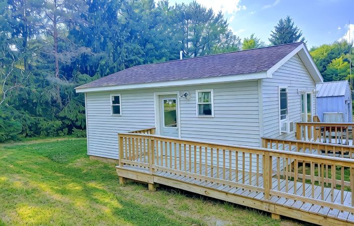Cozy Farm Stay Near Keuka Lake / No Cleaning Fee / Pet Friendly / Wi-Fi + More!