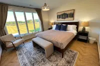 Heated pool, sandy beach, pier, and playground set punch point apart! - 4 tähden