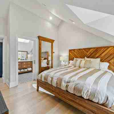 Family Retreat, 3Br Each with Ensuite, Lakeside Community Rooms