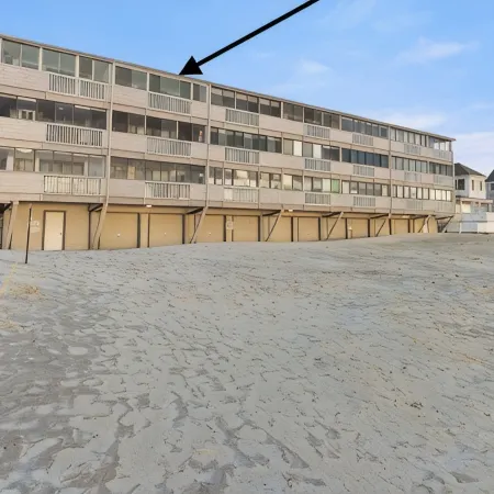 • Oceanside condo ON Hampton Beach •