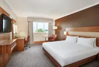 DoubleTree by Hilton Coventry - parking