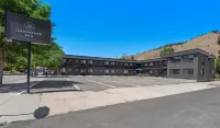 Cashmere Inn - parking