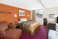 Super 8 by Wyndham Algona Hotels in Algona