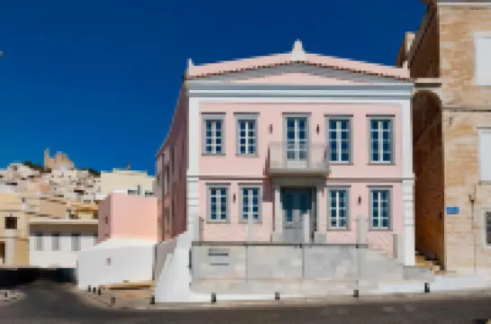 Villa Selena - 1830s Art-House Suites in Vaporia, 50m from Asteria Beach