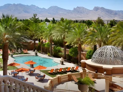 Suncoast Hotel and Casino Hoteles cerca de Eiffel Tower Viewing Deck at Paris Las Vegas