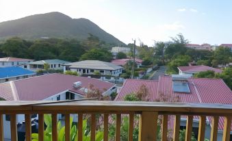 Mahoe Panoramic Haven