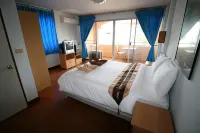 Beachfront Hotel Cha Am