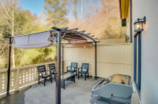 Bright Helen Cottage Walk to Town!