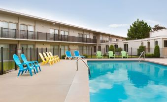 2. Days Inn..