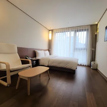 Tamara Jeju Hotel Отели рядом с достопримечательностью «Парк развлечений Seri World»