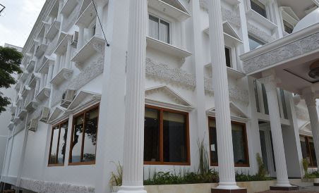Hotel Safira Magelang - Housity