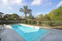 Moe Parklands Motel Hotel di Moe