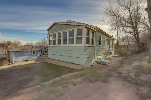 Central Rapid City Home w/ Sunroom & Fireplace! - Maalaistalo