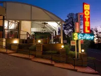 3 Sisters Motel Hotels near Bridal Veil Falls Track