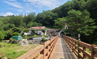 Hongcheon Pine Tree Pension (Remodeling, River View)