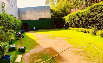 Hotel Lemon Suites & Banquet Noida Sector 62