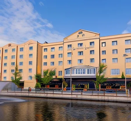 Canal Court