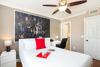 Costa Mesa/Newport - Fast Wifi - Work Stations - Free Parking - Self Check in! (cm-1)