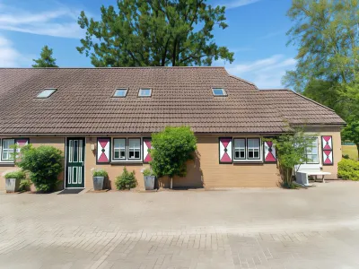 Holiday Home in the Centre of Giethoorn Hotels near Giethoorn Center