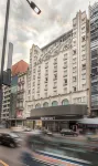 Broadway Hotel & Suites Hotels near Edificio en construcción