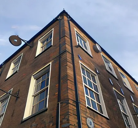 Ty Glyndwr Bunkhouse, Bar and Cafe