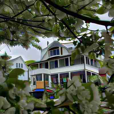 Queen Anne's Revenge Hotel Exterior