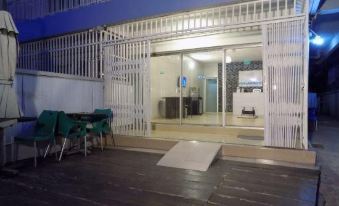 Posh Apartments and Hotel