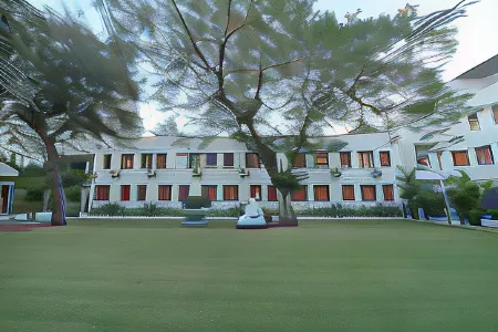 Chryso Hotels Pvt Ltd Отели в г. Бхолав Парт