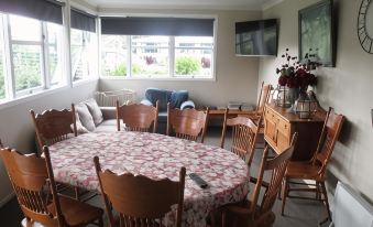 FatOwl Motel, Bar & Eatery