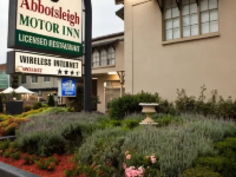 Abbotsleigh Motor Inn Hotels in Armidale