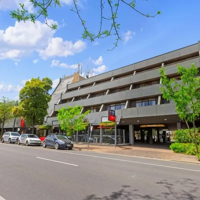 Breakfree North Adelaide Hotels near Vale Park