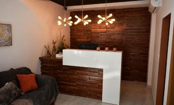 California Comfort & Suites
