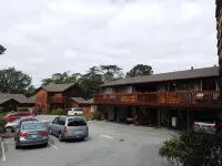 Pacific Gardens Inn - parking