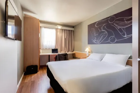 Ibis Granada