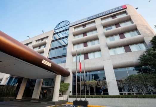 크리스탈 어반 아에로푸에르토의 현대적인 객실