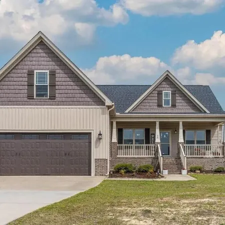 Charming 4-bedroom farm house retreat where luxury meets nature in Smithfield.