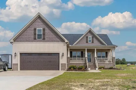 Charming 4-bedroom farm house retreat where luxury meets nature in Smithfield. Отели в г. Бун Хилл