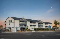 Best Western Harbour Inn  Suites Hotels near Red Car Museum