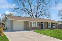 Charming 3-bedroom/ 2 Bath Single Family Home/ Schaumburg 포플러 크릭 플라자 주변 호텔