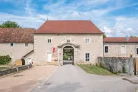 Les Dépendances de Chapeau Cornu فنادق في Saint-Didier-de-la-Tour