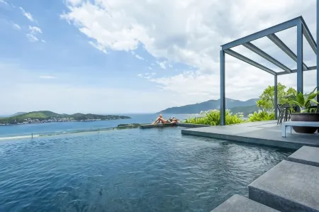 Acqua Villa Nha Trang Managed by Alternaty Отели рядом с достопримечательностью «MerPerle Sparkling Waves»