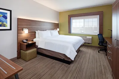 Holiday Inn Express & Suites Tulare