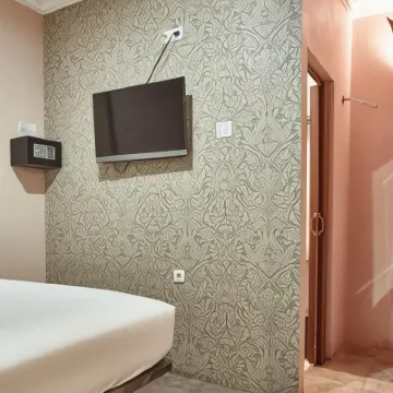 Twins Hotel Hotels near Wayang Museum