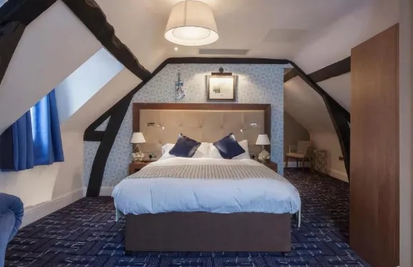 威瑟斯彭皇冠酒店