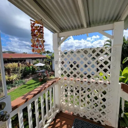 The Hilo Hula Hut
