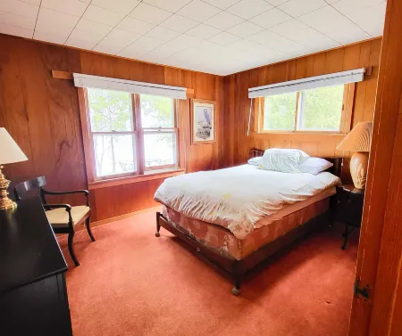 Stunning Shoreline and Cozy Retreat - Idyllic Michigan Haven