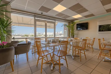 Logis Hôtel Rêve de Sable Отели в г. Руайан