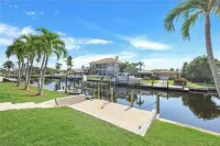 Oceanfront Retreat in Fort Myers - 3 Bedrooms, Private Pool Các khách sạn ở Iona