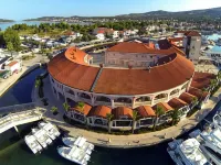 Marina Frapa Resort Rogoznica Hotel a 