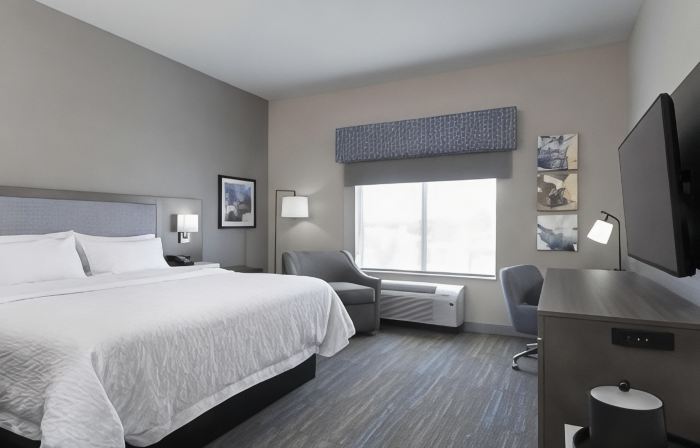 Hampton Inn & Suites St. Charles Old Town Area